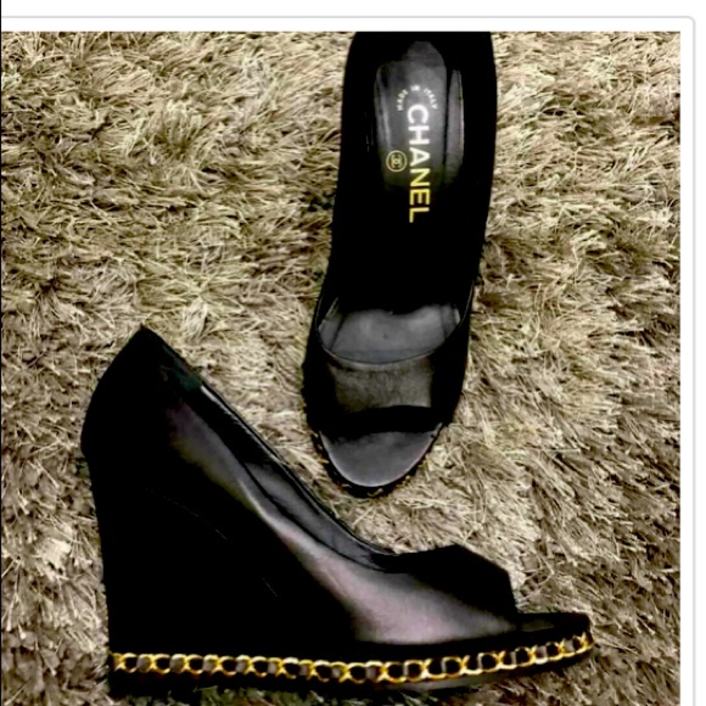 Chanel wedges 👠
